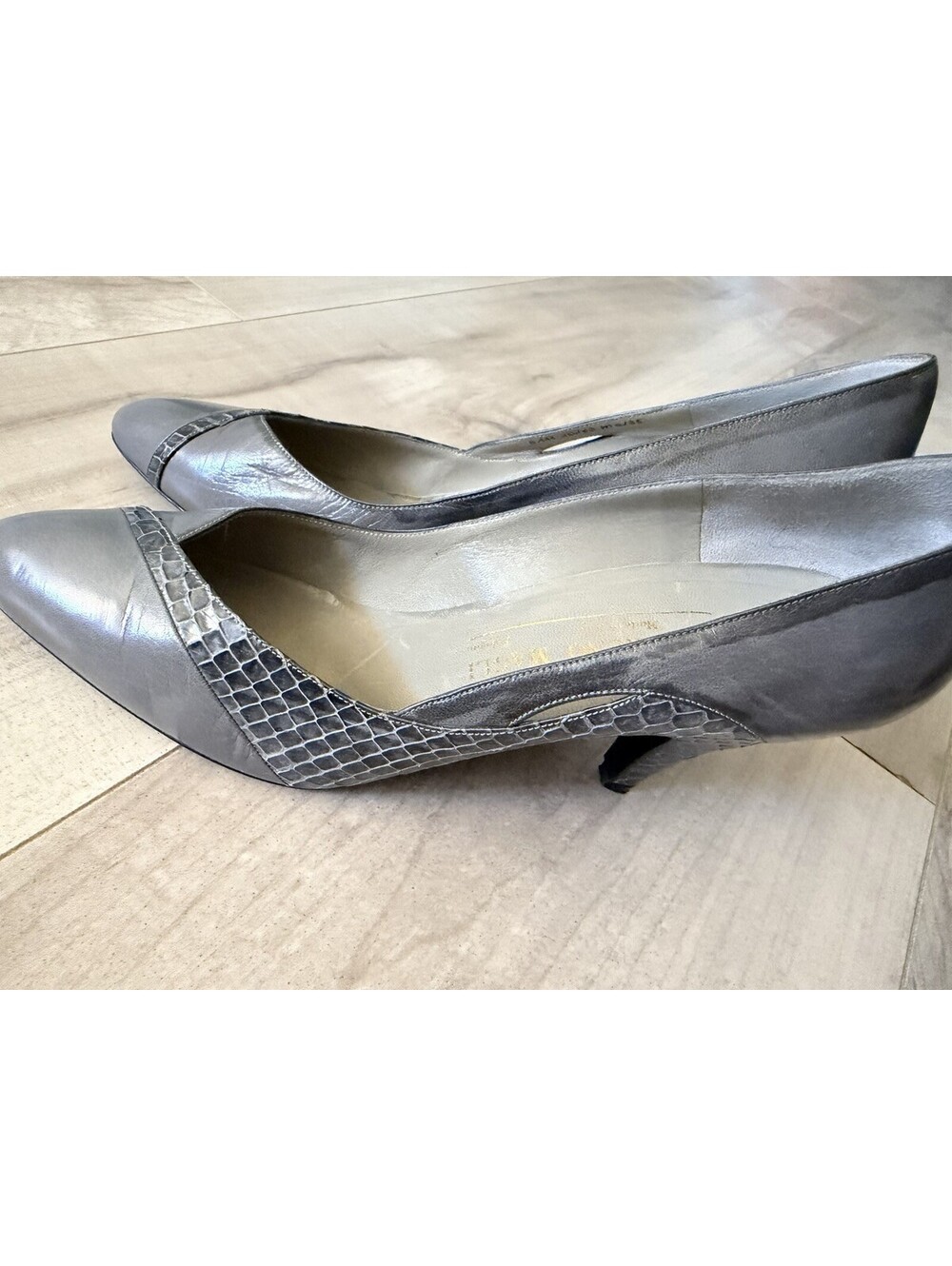 Women's Bruno Magli Gray Leather Shoes Heels Pumps Sz 8 AAA Reptile